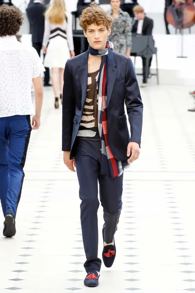 Look 46